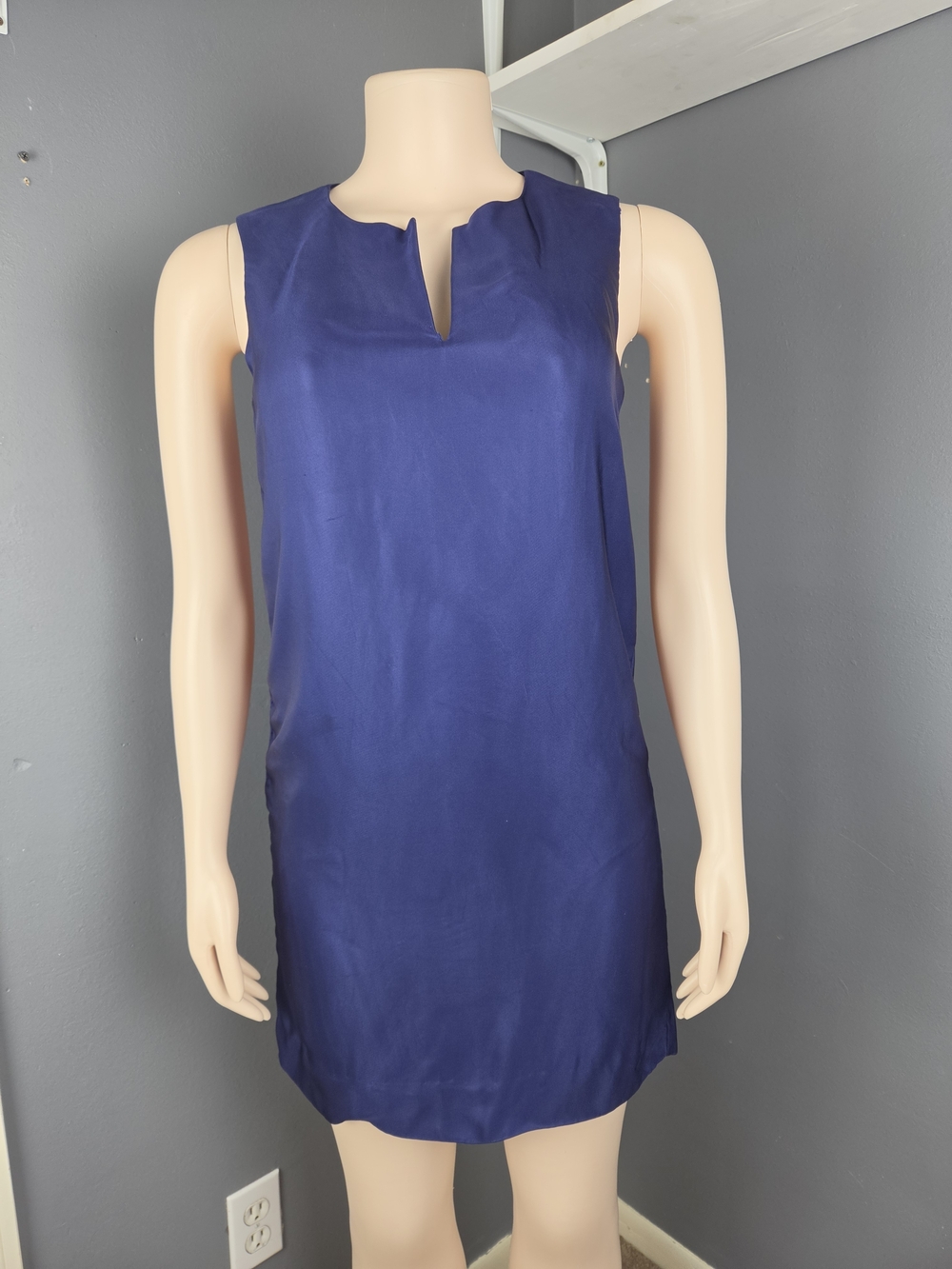 kate spade white label with gold logo on navy fabric